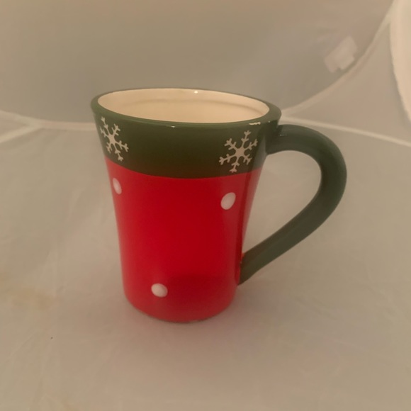 Christmas mug. Red and Green with snowflakes and white dots. Nice size and color - Picture 4 of 7